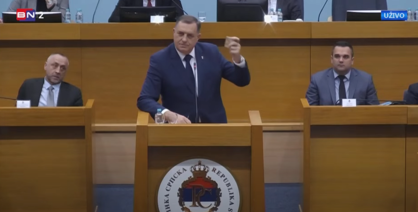 Dodik izvadio gutu para- Kartice nikada nije koristio