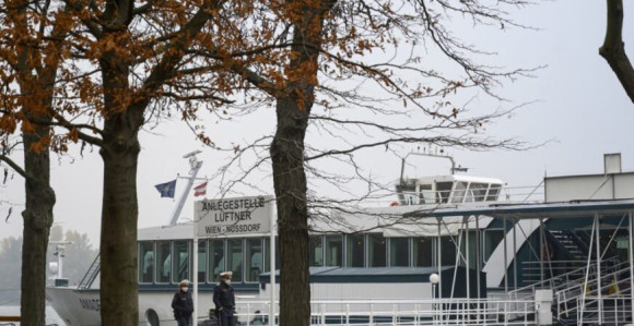 Бугарски крузер са 160  путника ударио у зид на Дунаву