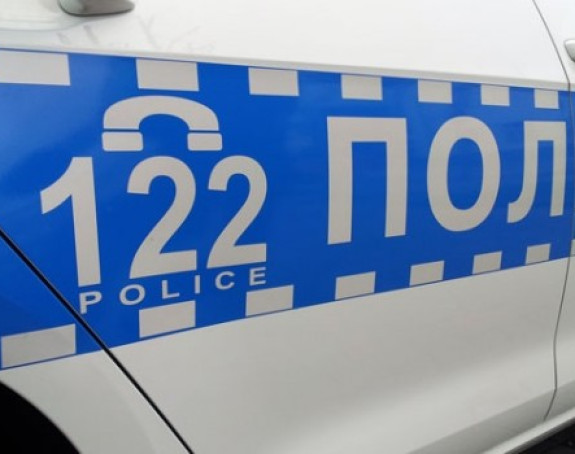 Voz udario u auto, vozač završio na UKC-u Srpske