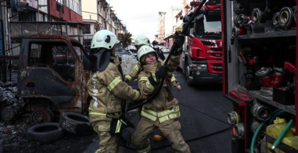 Najmanje 27 osoba poginulo u požaru u klubu u Istanbulu