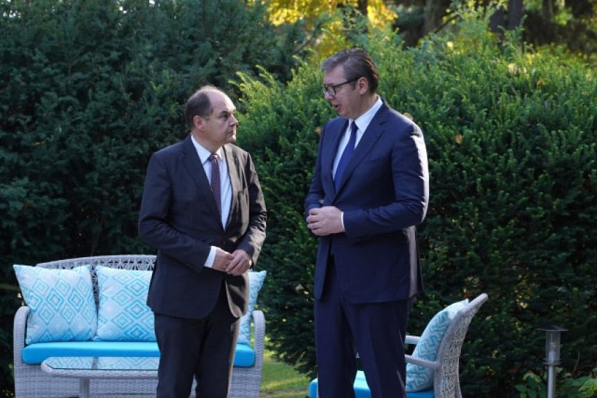 Sastanak sa Šmitom Vučićev doprinos smirivanju tenzija