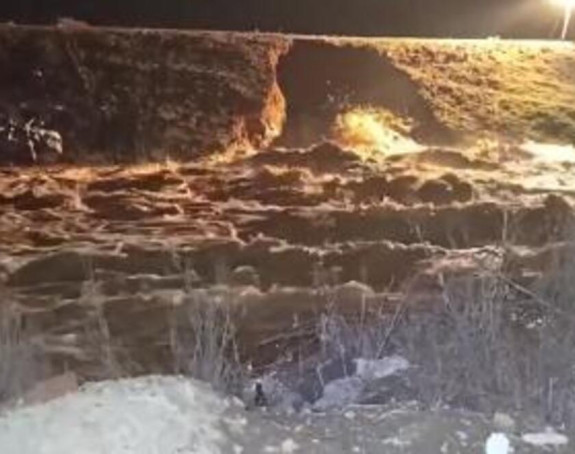 Pukla brana u Rusiji, hiljade ljudi u opasnosti