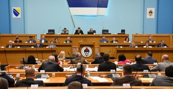 Kako je skupština postala poligon za optužbe i uvrede?