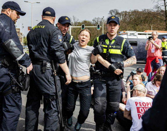 Greta Tunberg uhapšena na protestu u Hagu