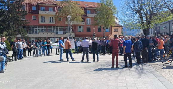 Protest protiv deponije u blizini pješčanih piramida