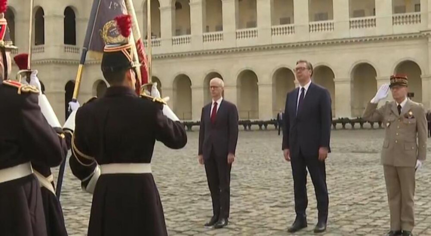 Vučić u Parizu sa Makronom, na stolu 14 tema