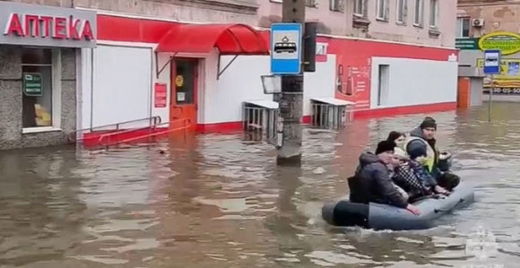 Hitna evakuacija u Rusiji, nivo vode porastao (VIDEO)