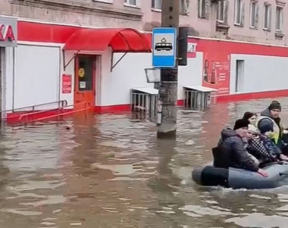 Hitna evakuacija u Rusiji, nivo vode porastao (VIDEO)
