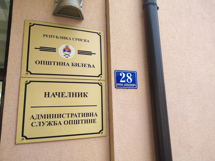 Билећа грца у дуговима СНСД, чека помоћ Србије