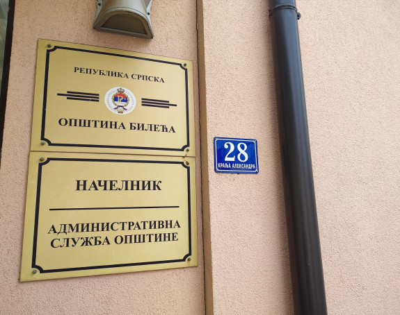 Билећа грца у дуговима СНСД, чека помоћ Србије