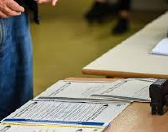 Poslušali Vladu RS: Predsjednik i članovi podnijeli ostavke