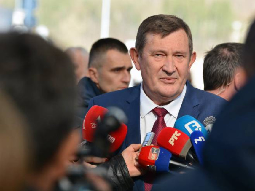 Vojinu Mitroviću stiže automobil od 140.000 KM