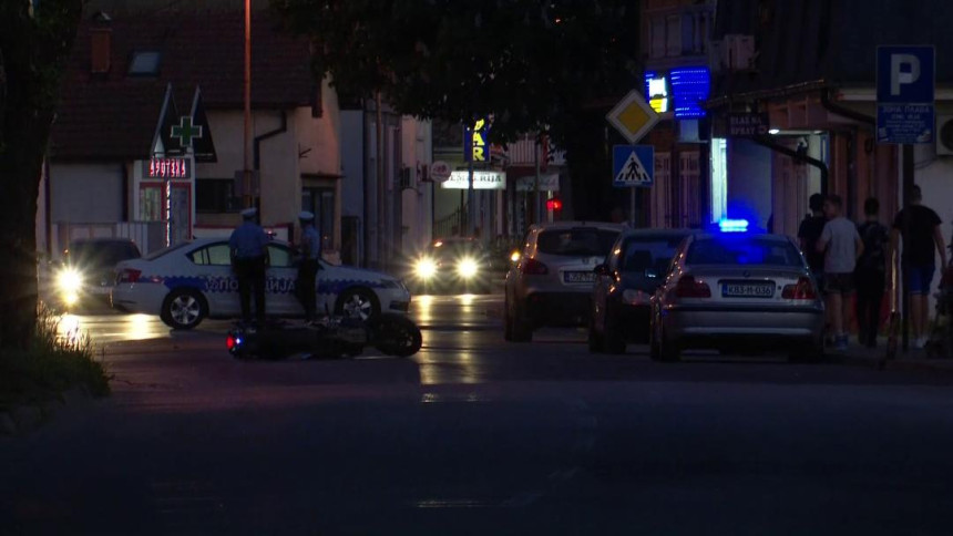 Udes u Bijeljini: Motociklista i pješak povrijeđeni