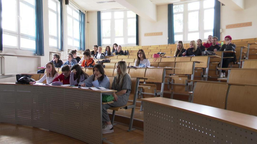 Da li ostati i boriti se ili uzeti pasoš i pobjeći?