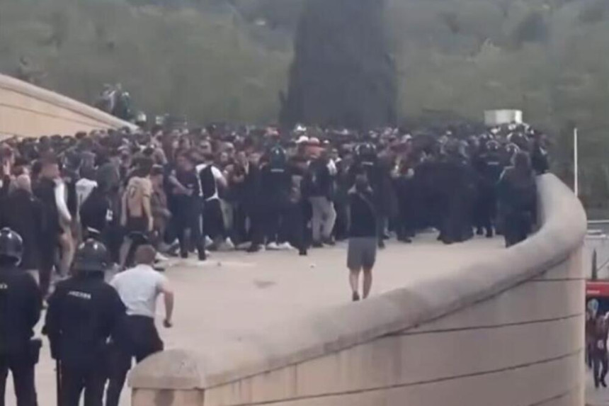 Žestoka tuča navijača i policije uoči meča