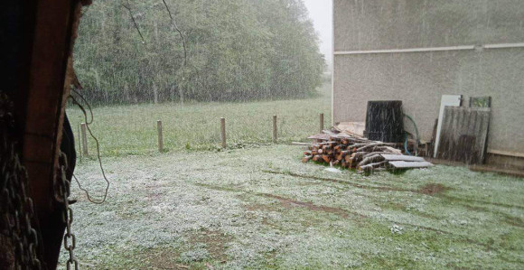 Априлски снијег забијелио дијелове приједорске регије