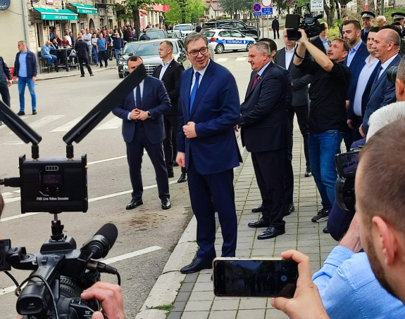 Predsjednik Srbije Aleksandar Vučić svečano dočekan u Bileći (VIDEO)