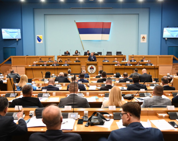 Народна скупштина усвојила извјештај о Сребреници