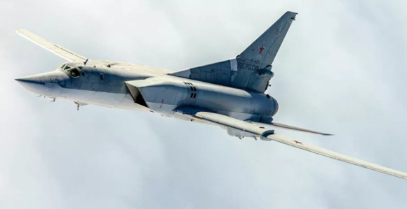 Srušio se vojni avion, piloti se katapultirali