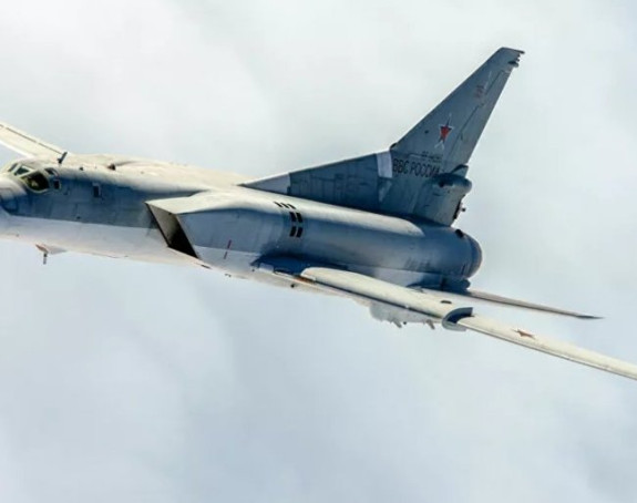 Srušio se vojni avion, piloti se katapultirali