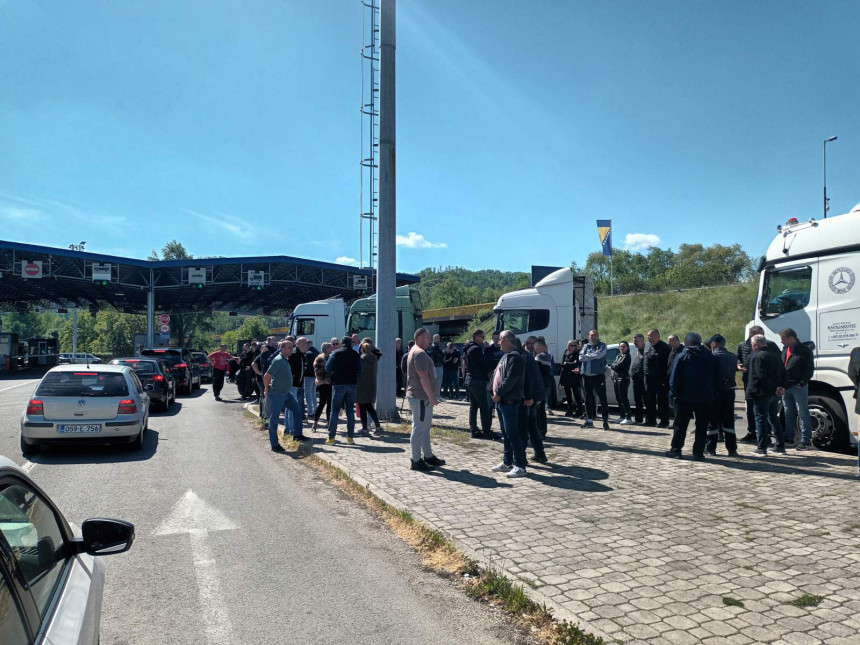 Zatvoren prelaz Karakaj, održan protest upozorenja