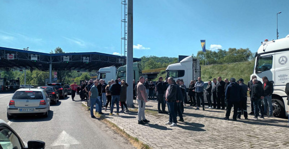 Zatvoren prelaz Karakaj, održan protest upozorenja