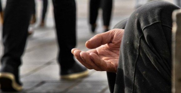 BiH: Žele kazne za one koji prosjacima daju novac