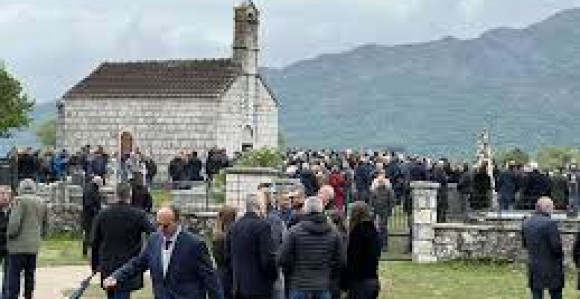 Sahranjen Brano Mićunović na groblju kod Nikšića