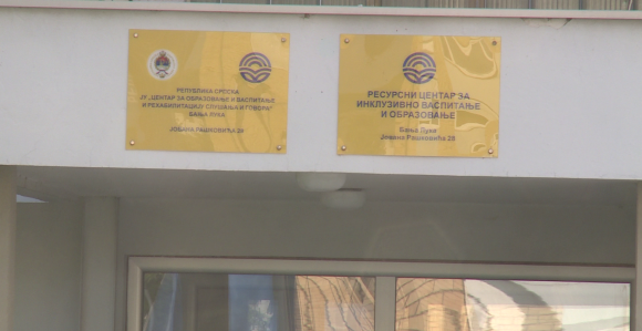 Protest roditelja, nezadovoljni radom direktorice Centra