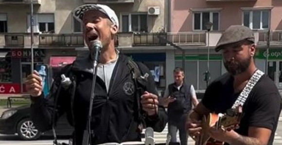 Nikola se oglasio sa hodočašća a potom zapevao: Skupili smo 2 miliona dinara!