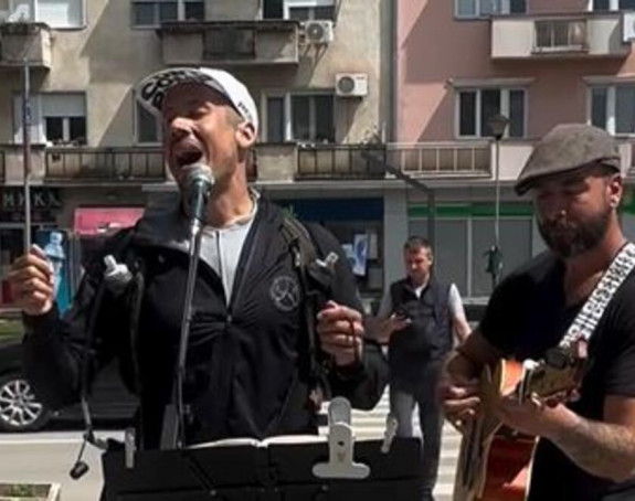 Nikola se oglasio sa hodočašća a potom zapevao: Skupili smo 2 miliona dinara!