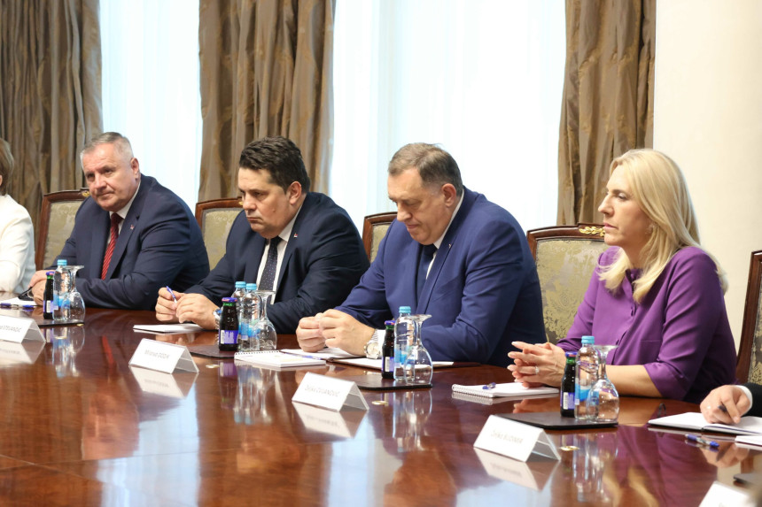 Додик направи проблем, а онда себе проглашава за спасиоца