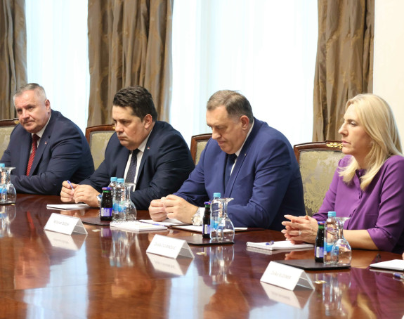 Dodik napravi problem, a onda sebe proglašava za spasioca