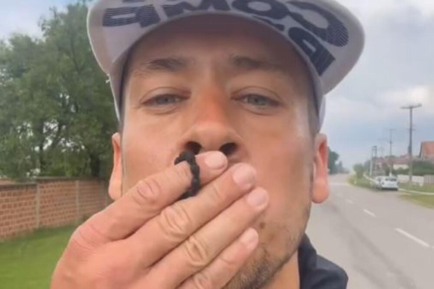 Nikola Rokvić više ne pešači sam do Grčke evo ko mu se pridružio!
