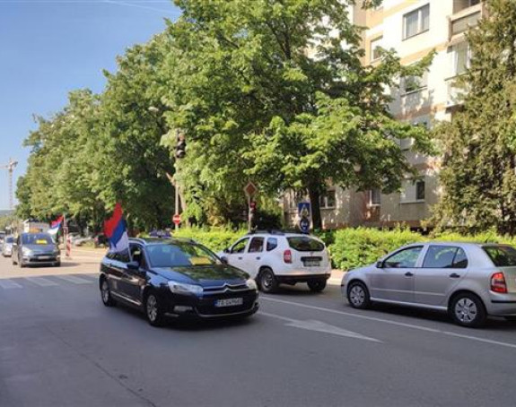 Taksisti digli glas protiv Rezolucije u Srebrenici