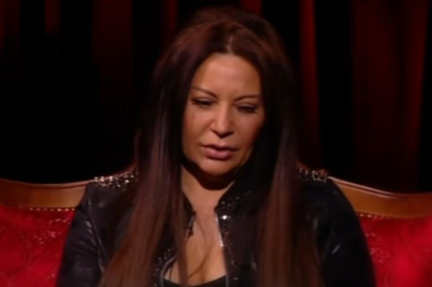 Stoja pukla 100.000 evra na plastične operacije!