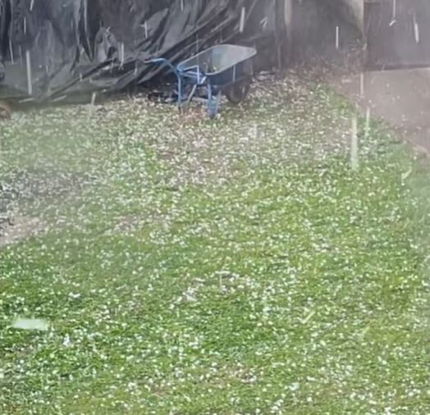 Nevrijeme pogodilo okolinu Prnjavora, padao grad