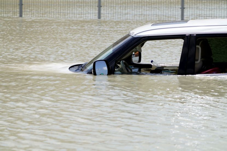 Snažno nevrijeme zahvatilo Dubai, otkazani letovi