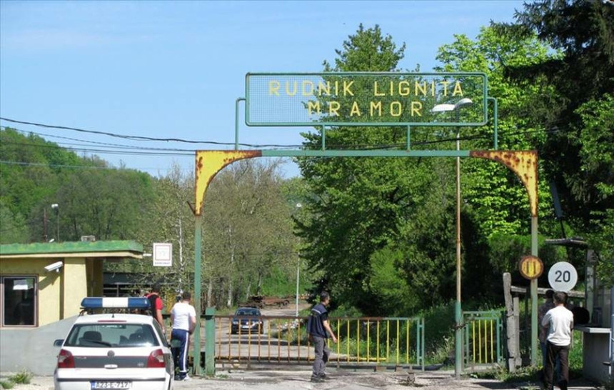 Pripadnici čete za spasavanje rade na pronalasku rudara