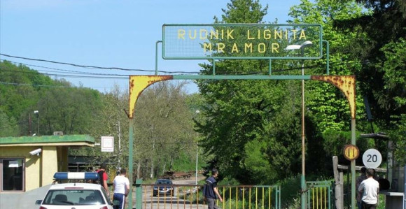 Pripadnici čete za spasavanje rade na pronalasku rudara
