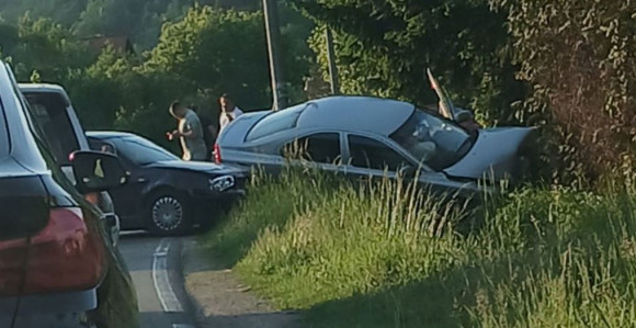 Тежак удес на путу Бањалука-Јајце, смрскан ауто