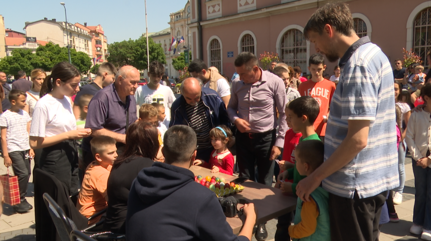 U centru grada takmičenje za najtvrđe i najljepše išarano jaje