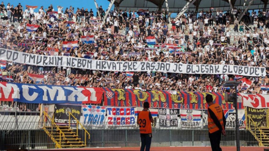 Navijači Hajduka zapjevali: Kiša pada, Srbija propada