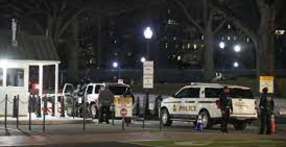 Vozač udario u kapiju Bijele kuće i poginuo