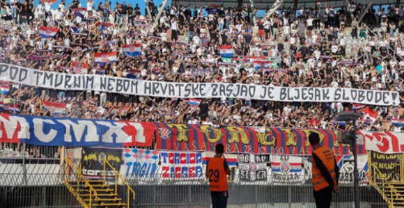 Navijači Hajduka zapjevali: Kiša pada, Srbija propada