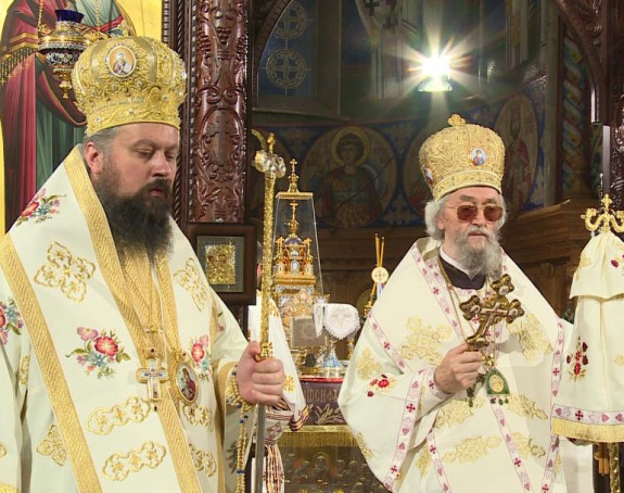 Vaskršnja radost širi se pravoslavnim hramovima i domovima