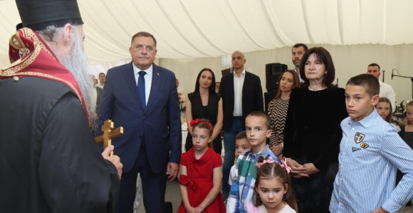 Patrijarh Porfirije u Aleksandrovcu na slavi kod Dodika