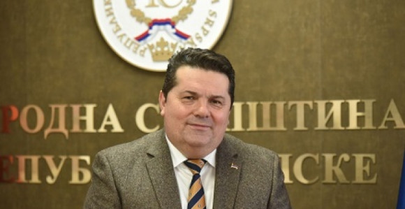 Стевандић: Док неки јавно спаљују куран Додик отвара џамије