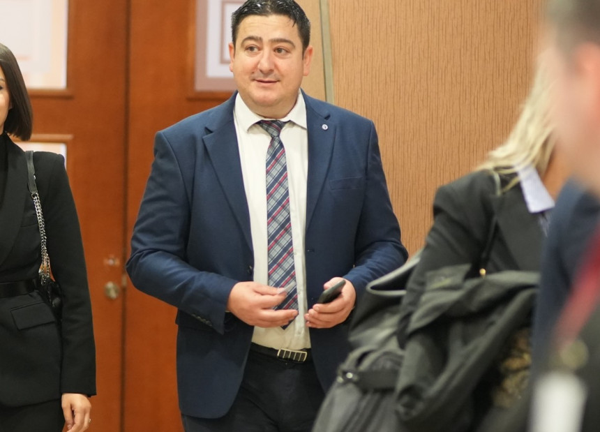 Доношење Изборног закона РС била још једна представа