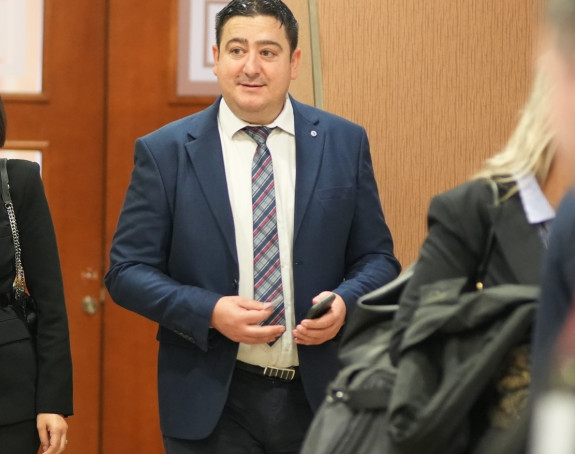 Доношење Изборног закона РС била још једна представа